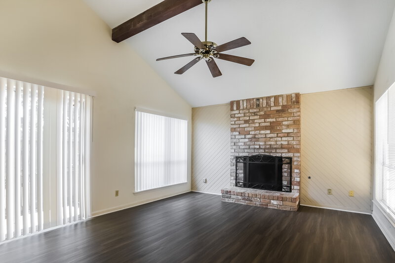2,130/Mo, 11807 Gatlinburg Dr Houston, TX 77031 Living Room View