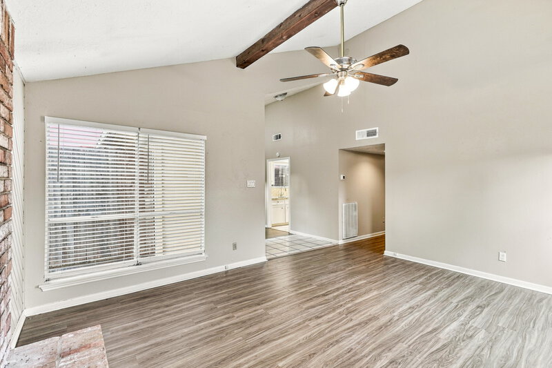1,710/Mo, 11807 Gatlinburg Dr Houston, TX 77031 Living Room View 2