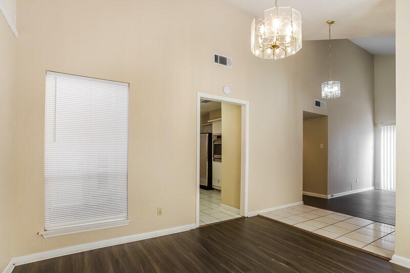 2,130/Mo, 11807 Gatlinburg Dr Houston, TX 77031 Dining Room View 2