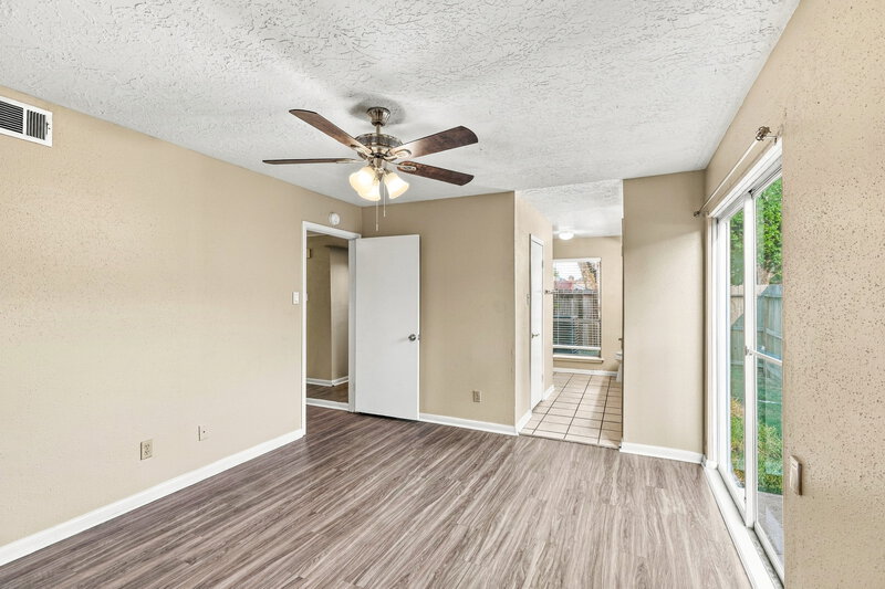 1,710/Mo, 11807 Gatlinburg Dr Houston, TX 77031 Primary Bedroom View 2