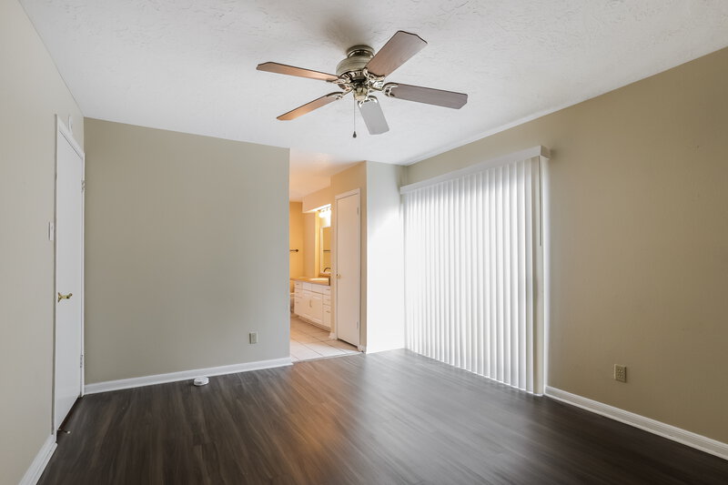 2,130/Mo, 11807 Gatlinburg Dr Houston, TX 77031 Master Bedroom View 2