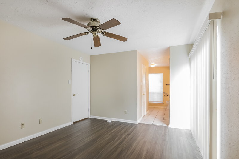 2,130/Mo, 11807 Gatlinburg Dr Houston, TX 77031 Master Bedroom View 3