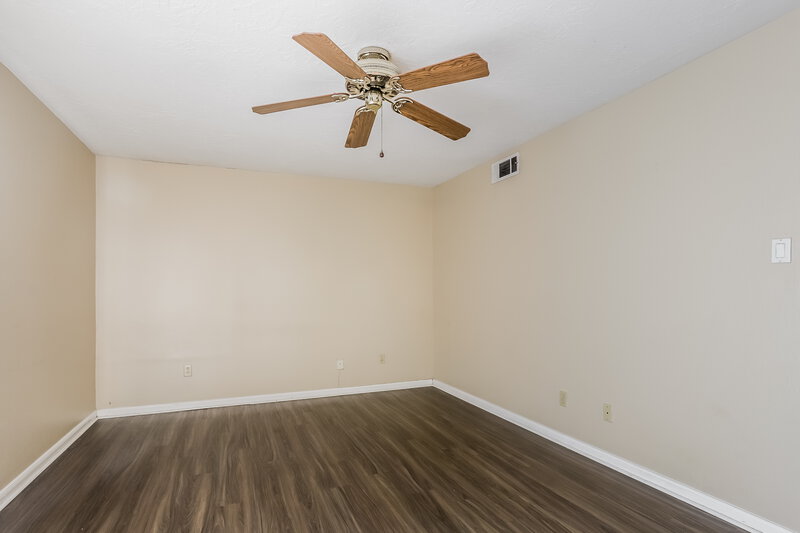 2,130/Mo, 11807 Gatlinburg Dr Houston, TX 77031 Bedroom View
