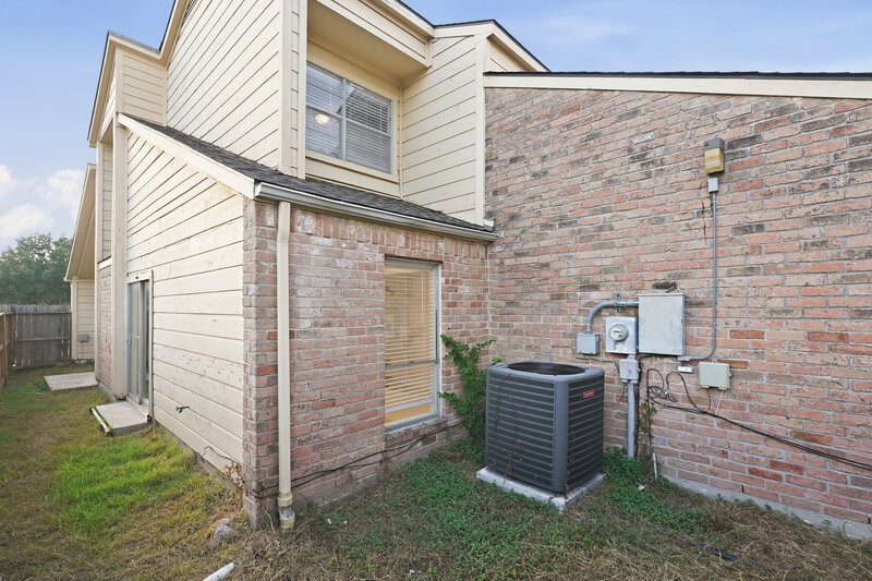 1,710/Mo, 11807 Gatlinburg Dr Houston, TX 77031 Rear View