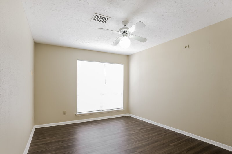 2,130/Mo, 11807 Gatlinburg Dr Houston, TX 77031 Bedroom View 2