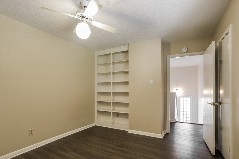 2,130/Mo, 11807 Gatlinburg Dr Houston, TX 77031 Bedroom View 6