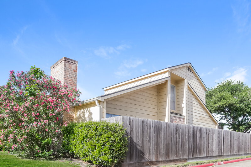 2,130/Mo, 11807 Gatlinburg Dr Houston, TX 77031 Rear View