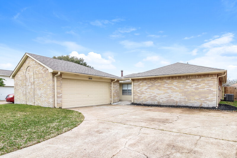 2,160/Mo, 9938 Shell Rock Rd La Porte, TX 77571 Front View