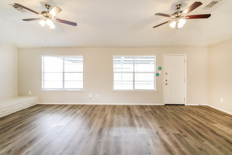 2,160/Mo, 9938 Shell Rock Rd La Porte, TX 77571 Living Room View
