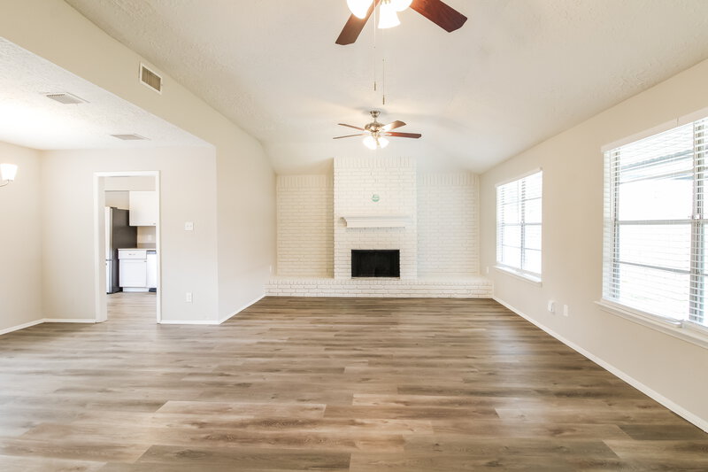 2,160/Mo, 9938 Shell Rock Rd La Porte, TX 77571 Living Room View 2