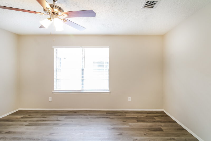 2,160/Mo, 9938 Shell Rock Rd La Porte, TX 77571 Main Bedroom View