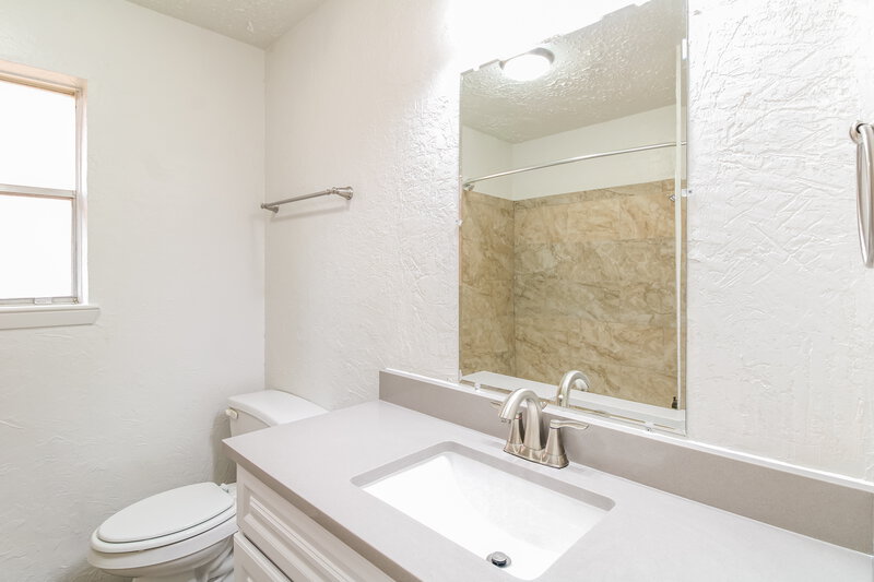 2,160/Mo, 9938 Shell Rock Rd La Porte, TX 77571 Bathroom View