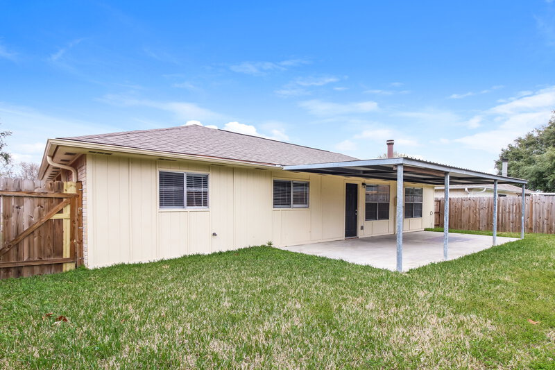 2,160/Mo, 9938 Shell Rock Rd La Porte, TX 77571 Rear View