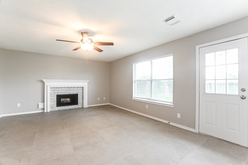 2,555/Mo, 3907 Spring Circle Dr E Pearland, TX 77584 Living Room View