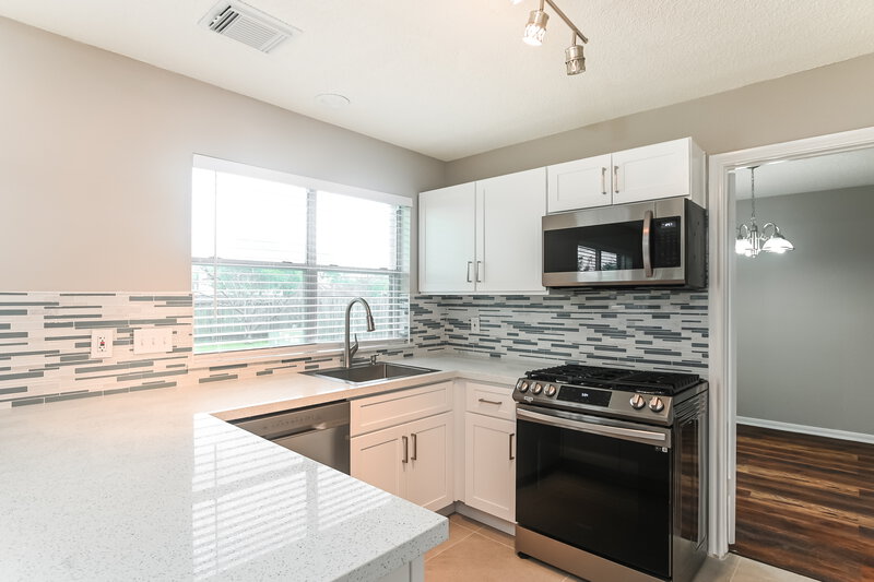 2,555/Mo, 3907 Spring Circle Dr E Pearland, TX 77584 Kitchen View 2