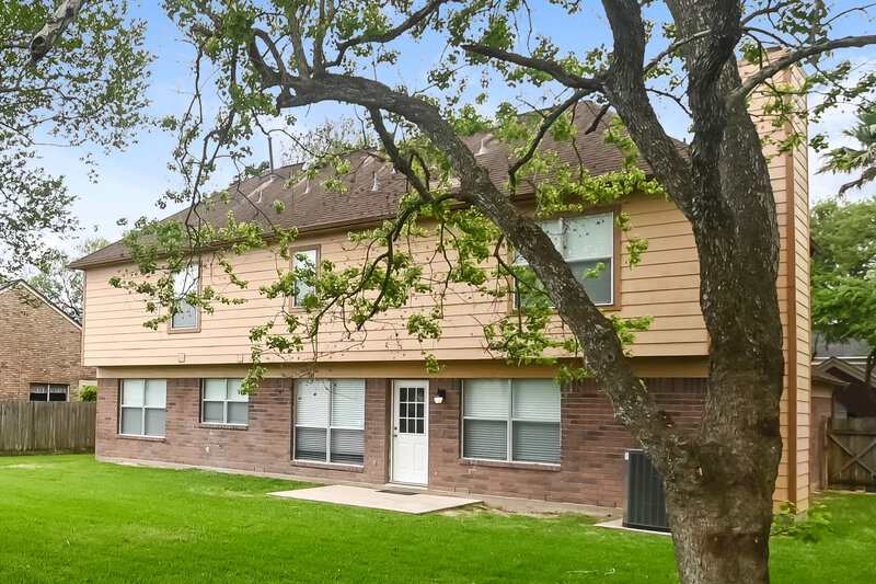 2,555/Mo, 3907 Spring Circle Dr E Pearland, TX 77584 Rear View 2