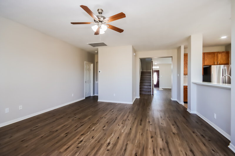 2,380/Mo, 5307 Thyme Ln Unit 63 Baytown, TX 77521 Living Room View