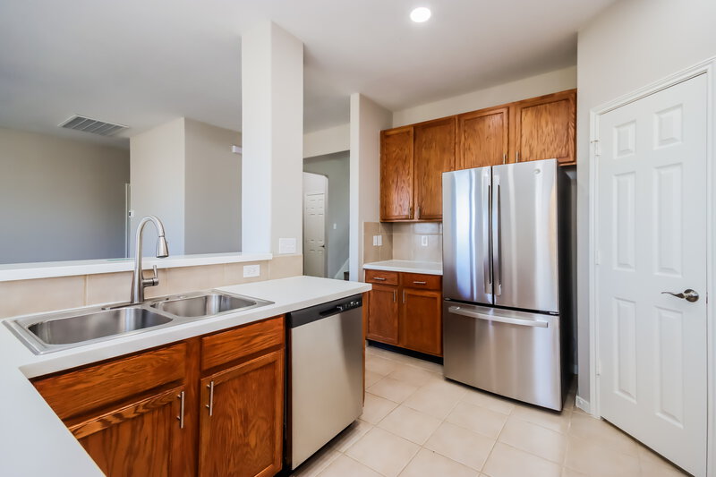 2,380/Mo, 5307 Thyme Ln Unit 63 Baytown, TX 77521 Kitchen View