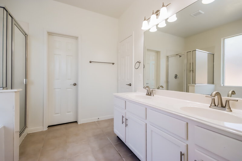 2,380/Mo, 5307 Thyme Ln Unit 63 Baytown, TX 77521 Main Bathroom View