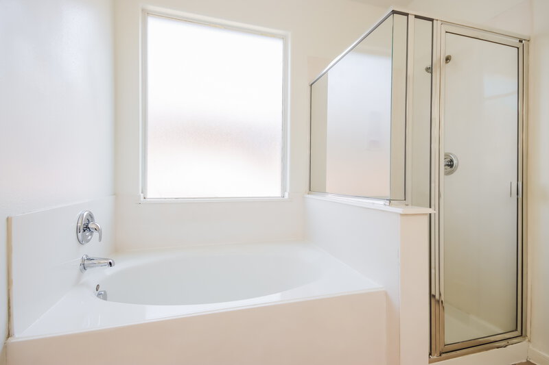 2,380/Mo, 5307 Thyme Ln Unit 63 Baytown, TX 77521 Main Bathroom View 2