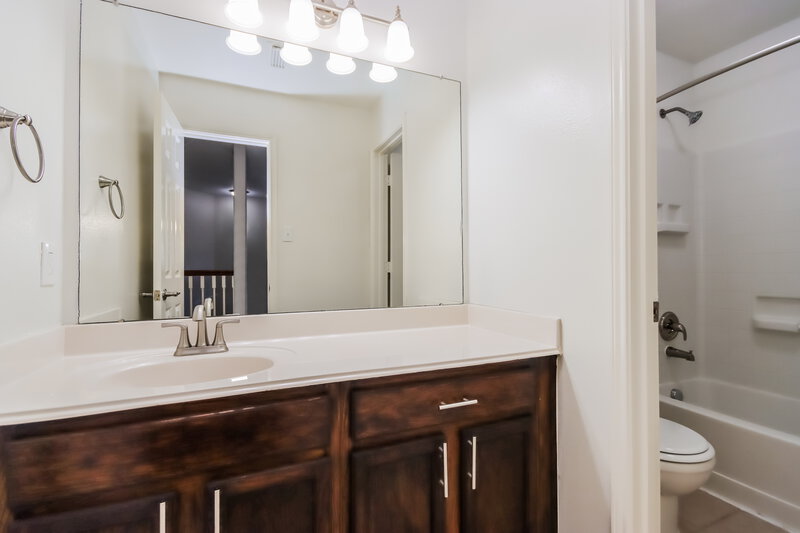 2,380/Mo, 5307 Thyme Ln Unit 63 Baytown, TX 77521 Bathroom View