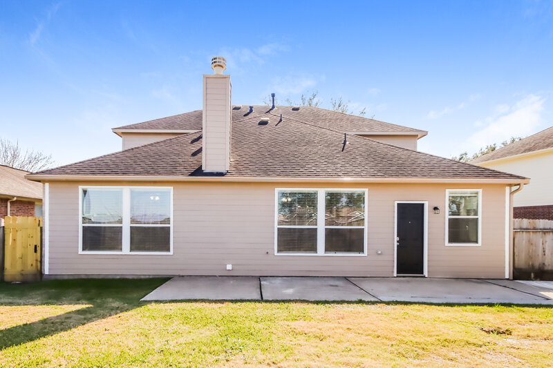 2,380/Mo, 5307 Thyme Ln Unit 63 Baytown, TX 77521 Rear View