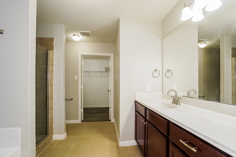 1,945/Mo, 22711 Bauer Sky Dr Hockley, TX 77447 Main Bathroom View