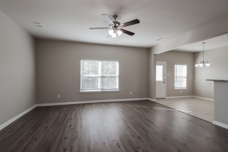 2,185/Mo, 7670 Dragon Pearls Ln Conroe, TX 77304 Living Room View