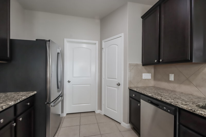 2,185/Mo, 7670 Dragon Pearls Ln Conroe, TX 77304 Kitchen View