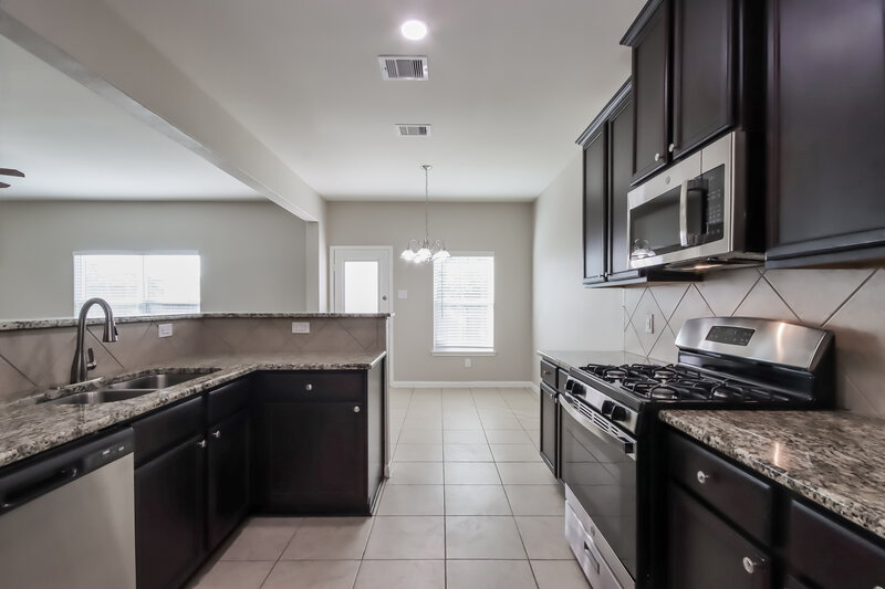 2,185/Mo, 7670 Dragon Pearls Ln Conroe, TX 77304 Kitchen View 2