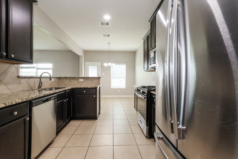 2,115/Mo, 7670 Dragon Pearls Ln Conroe, TX 77304 Kitchen View
