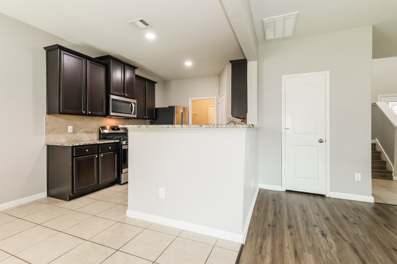 2,115/Mo, 7670 Dragon Pearls Ln Conroe, TX 77304 Kitchen View 2