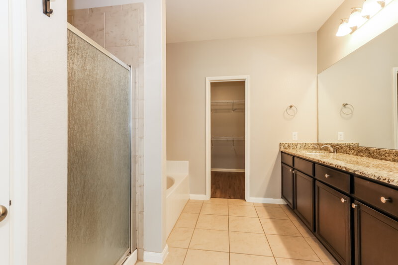 2,115/Mo, 7670 Dragon Pearls Ln Conroe, TX 77304 Main Bathroom View 2