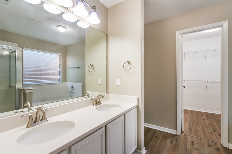 2,230/Mo, 5911 Shining Leaf Ct Katy, TX 77449 Main Bathroom View
