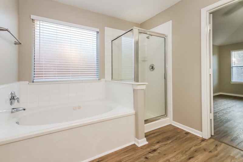 2,230/Mo, 5911 Shining Leaf Ct Katy, TX 77449 Main Bathroom View 2