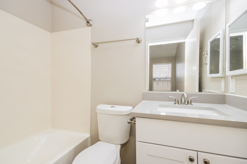 1,645/Mo, 15010 August Sunset Dr Humble, TX 77396 Main Bathroom View