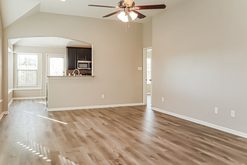 1,995/Mo, 323 Sea Breeze Dr Bacliff, TX 77518 Living Room View