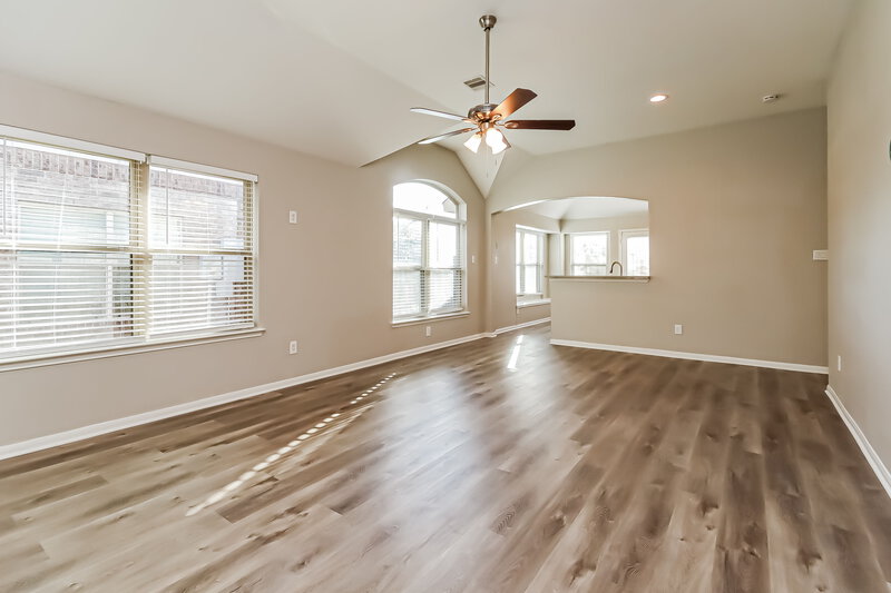 1,995/Mo, 323 Sea Breeze Dr Bacliff, TX 77518 Living Room View 2