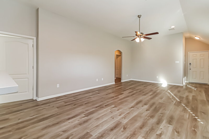 1,995/Mo, 323 Sea Breeze Dr Bacliff, TX 77518 Living Room View 3