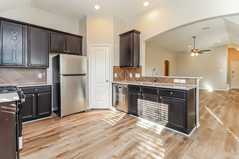 1,995/Mo, 323 Sea Breeze Dr Bacliff, TX 77518 Dining Room View