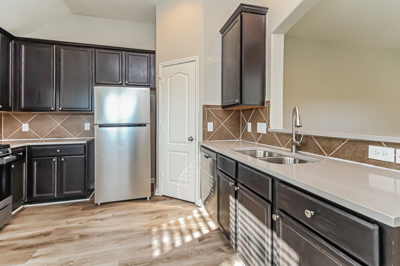 1,995/Mo, 323 Sea Breeze Dr Bacliff, TX 77518 Kitchen View