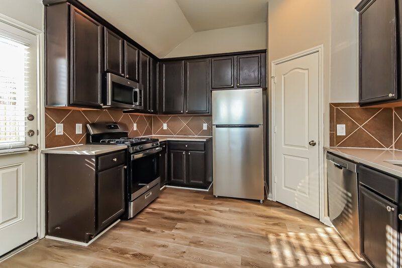 1,995/Mo, 323 Sea Breeze Dr Bacliff, TX 77518 Kitchen View 2