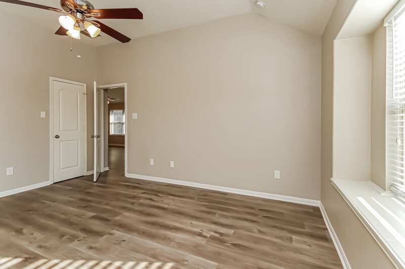 1,995/Mo, 323 Sea Breeze Dr Bacliff, TX 77518 Main Bedroom View 2