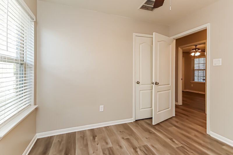 1,995/Mo, 323 Sea Breeze Dr Bacliff, TX 77518 Bedroom View