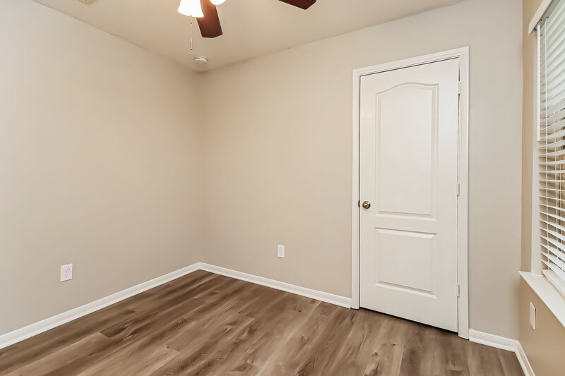 1,995/Mo, 323 Sea Breeze Dr Bacliff, TX 77518 Bedroom View 2
