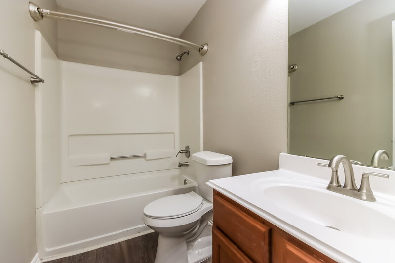 1,885/Mo, 12026 Green Coral Dr Houston, TX 77044 Bathroom View