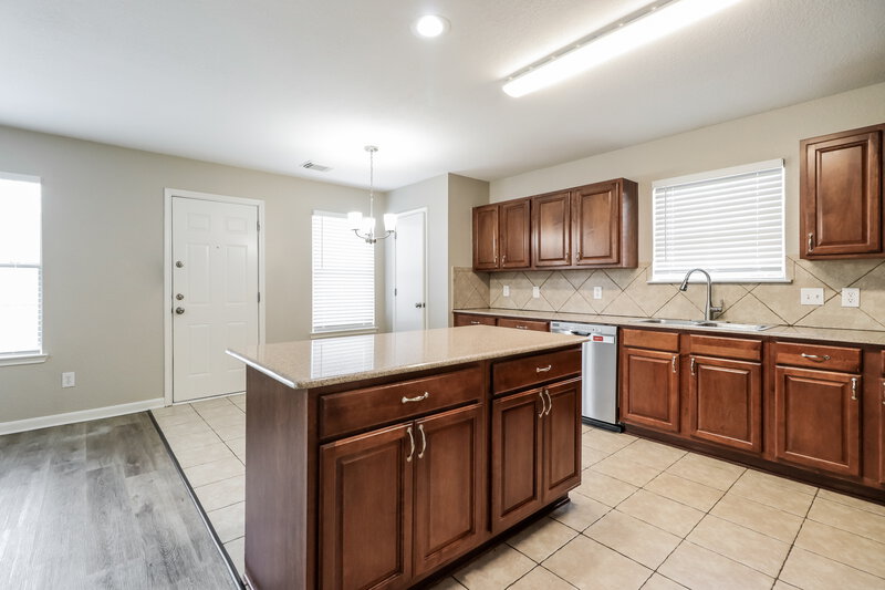 2,260/Mo, 15406 Hensen Creek Dr Houston, TX 77086 Kitchen View 2