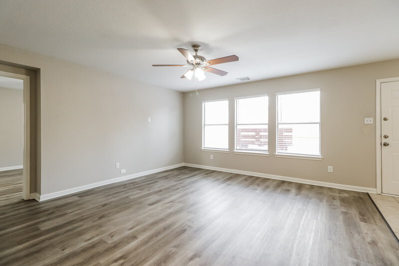 2,260/Mo, 15406 Hensen Creek Dr Houston, TX 77086 Family Room View