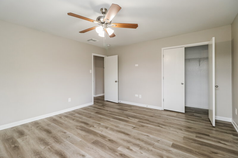 2,260/Mo, 15406 Hensen Creek Dr Houston, TX 77086 Bedroom View