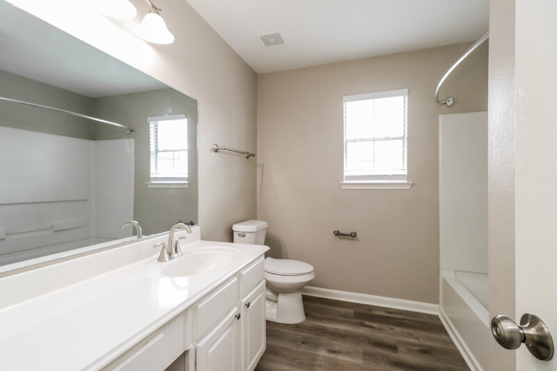 2,260/Mo, 15406 Hensen Creek Dr Houston, TX 77086 Bathroom View
